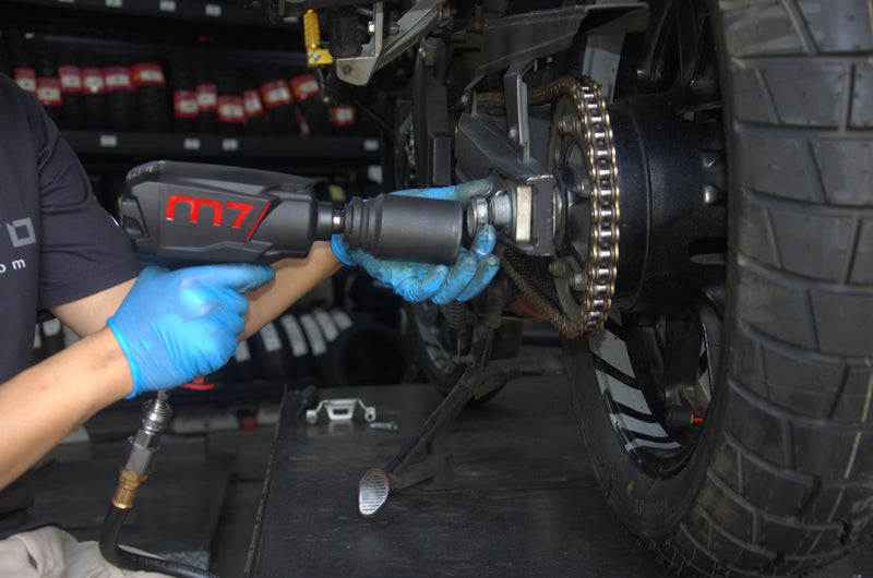 Load image into Gallery viewer, 1/2" Dr. Composite Air impact Wrench, Twin Hammer, 500ft-Lb, 680 Nm