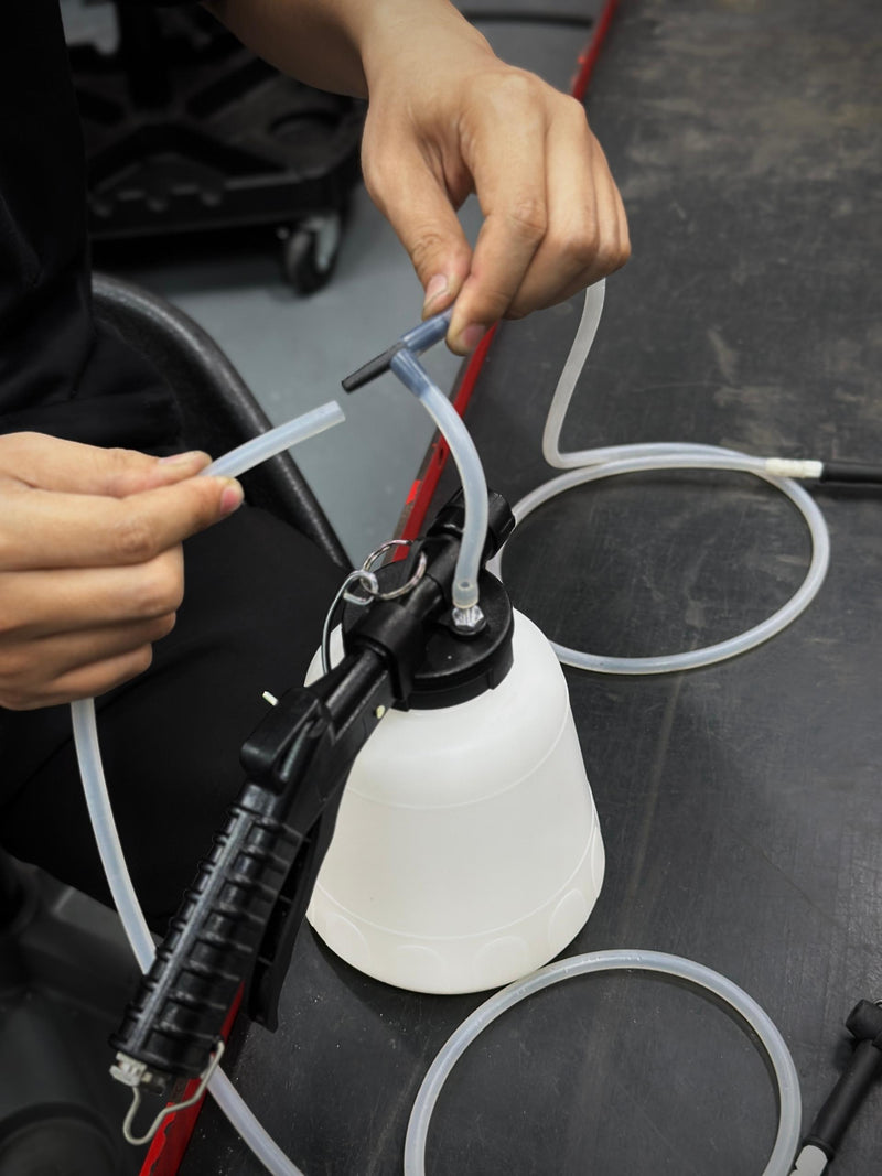 Load image into Gallery viewer, 1L Vacuum Brake Fluid Bleeder For Motocycle

