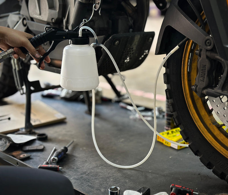Load image into Gallery viewer, 1L Vacuum Brake Fluid Bleeder For Motocycle

