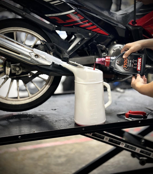 Oil Pouring Can with Flexible Spout & Screw Cap